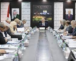 رئيس الوزراء يجدد مطالبته للمعلمين بالعودة إلى الدوام