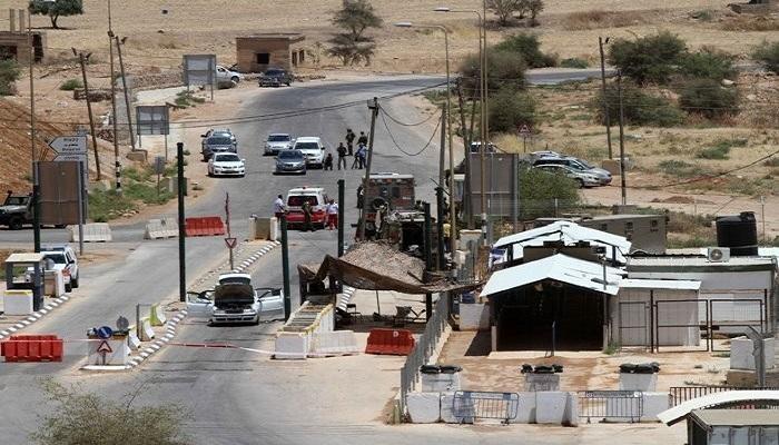 الاحتلال يغلق الطرق الفرعية قرب حاجز الحمرا