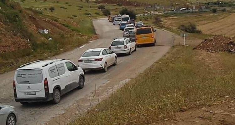 الأغوار: الاحتلال يواصل تشديد إجراءاته العسكرية على حاجز الحمرا