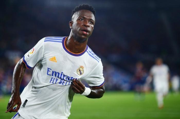 فينيسيوس يحسم مستقبله مع ريال مدريد