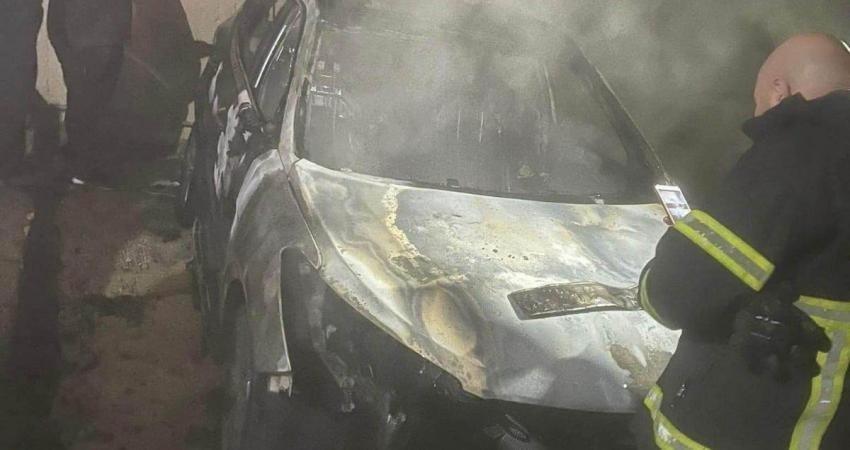 مجهولون يطلقون النار ويحرقون مركبة عضو مجلس بلدية نابلس