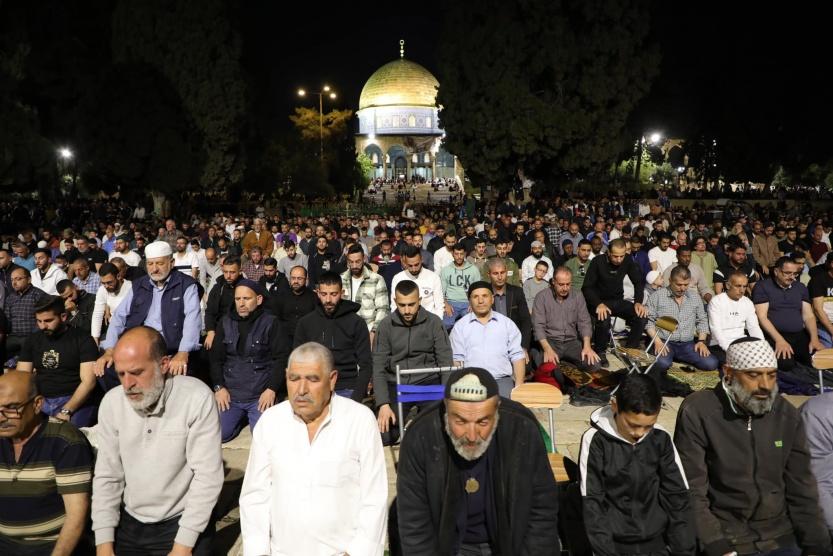 70 ألف مصلٍّ يؤدون العشاء والتراويح في المسجد الأقصى المبارك