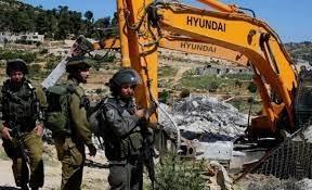 الاحتلال يهدم متجرا في البلدة القديمة من الخليل