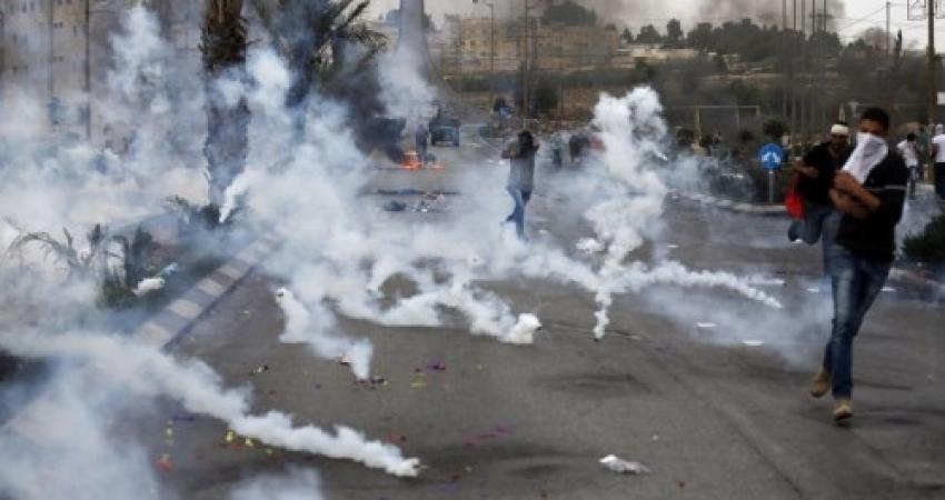 رام الله: إصابات بالاختناق خلال مواجهات مع الاحتلال في دير أبو مشعل