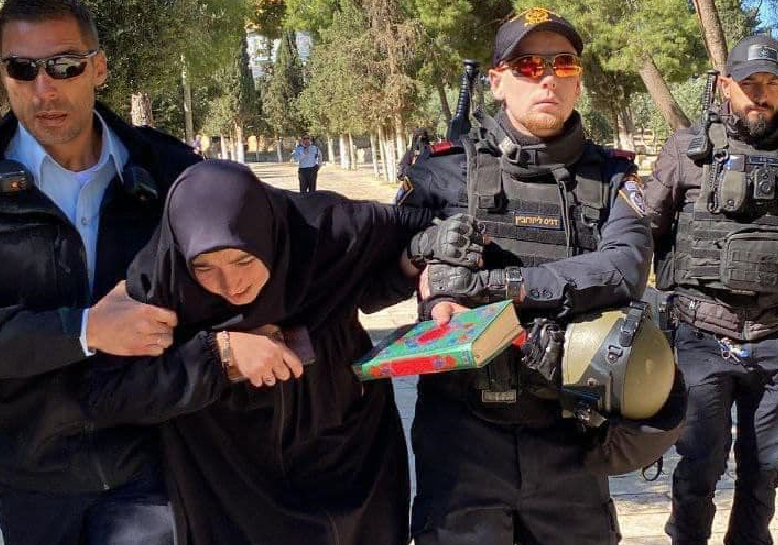 اعتقال فتاة تركية.. الاحتلال والمستوطنين يقتحمون الأقصى ومصلى باب الرحمة