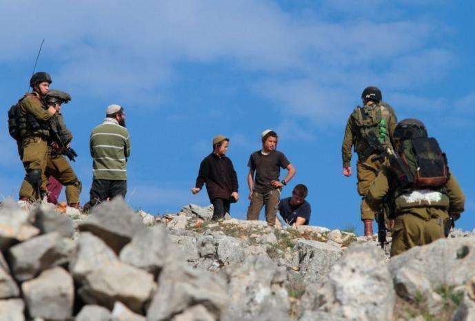 مستوطنون يعتدون على ثلاثة أشقاء برام الله