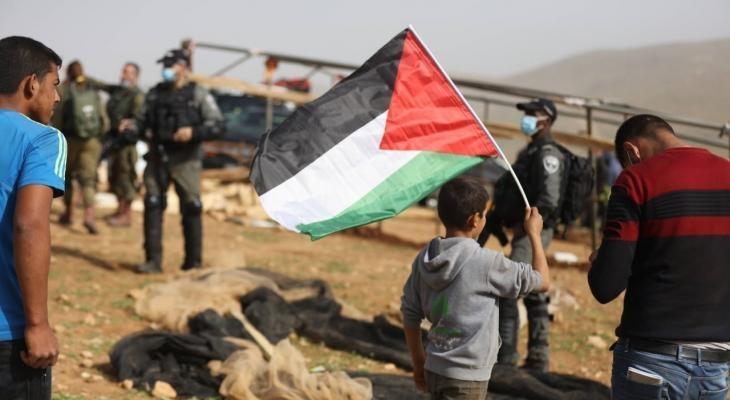 الاحتلال يخطر بإزالة خيمة سكنية ووحدة طاقة شمسية في الأغوار