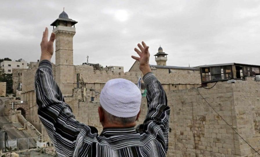 بلدية الخليل تقدم التماساً للعليا الإسرائيلية لوقف اعتداءات الاحتلال على أملاك المواطنين