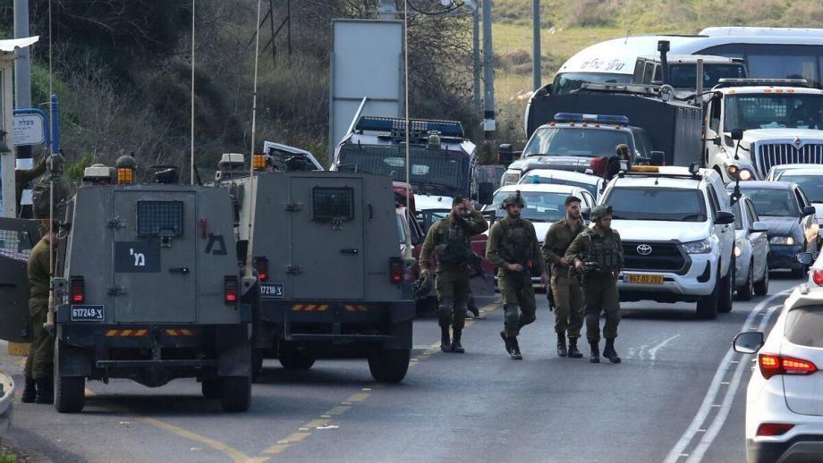 الاحتلال يواصل تشديد اجراءاته على حاجز حوارة جنوب نابلس