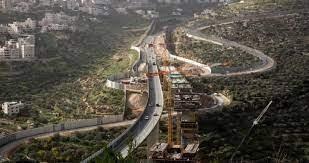 إسرائيل تشق طريقا استيطانيا في مناطق 