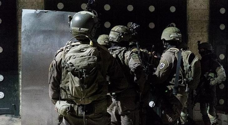 الاحتلال يعتقل 5 فلسطينيين من الضفة