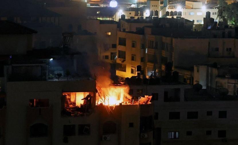 الاحتلال يواصل شنّ غاراته في اليوم الرابع للعدوان على قطاع غزة