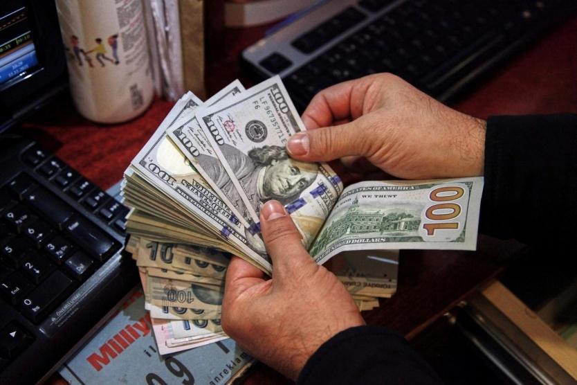 الدولار يواصل ارتفاعه مقابل الشيكل