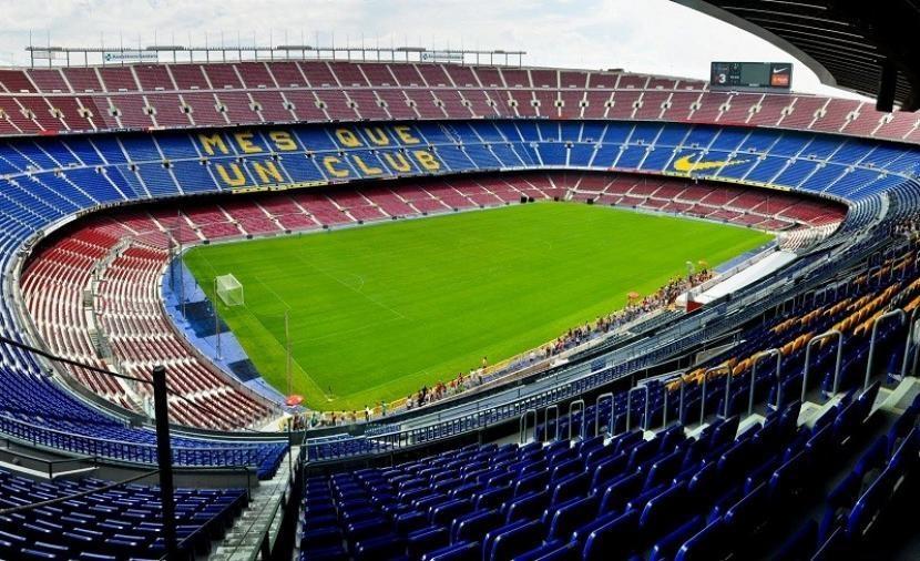 برشلونة يبيع مقاعد وعشب ملعب