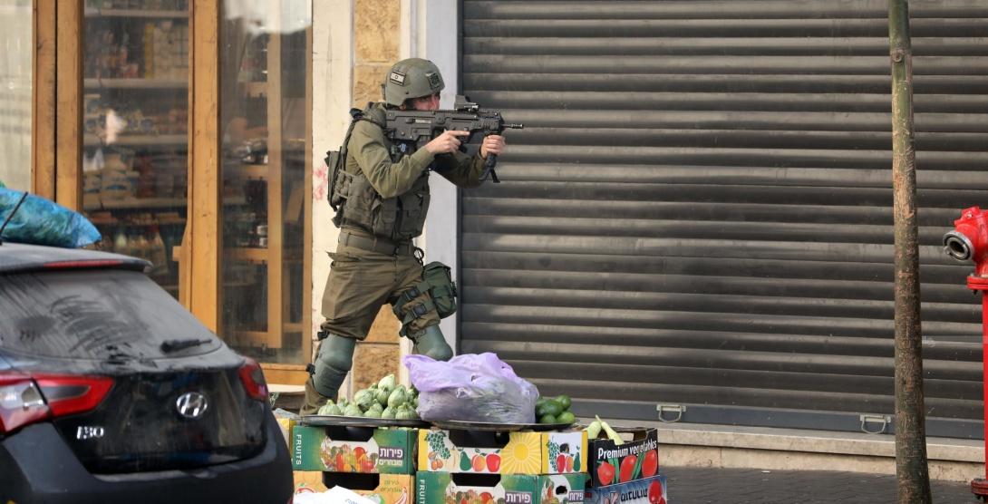 محدث:إصابة واعتقال شابين في طولكرم والخليل