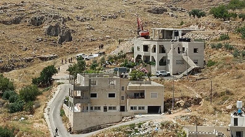 الاحتلال يهدم منزلا في قرية أرطاس جنوب بيت لحم