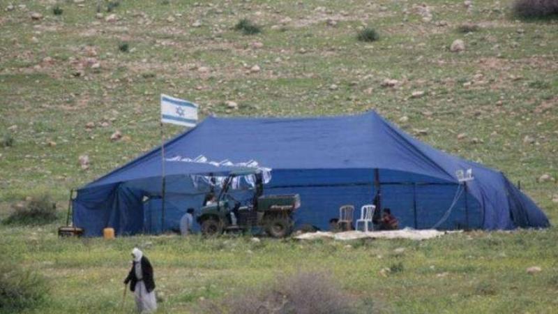 مستوطنون ينصبون خياما على أراضي المواطنين غرب سلفيت
