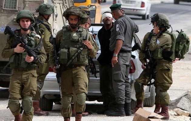 الاحتلال يعتقل 16 فلسطينيا من الضفة والقدس