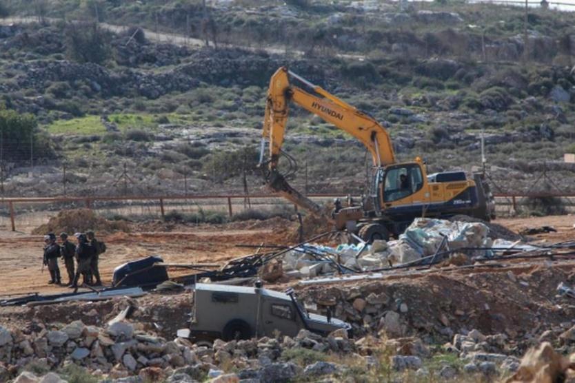 الاحتلال يهدم غرفة خشبية وبئر مياه في القدس