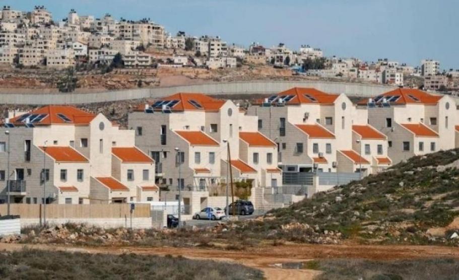 مستوطنون يقيمون بؤرة استيطانية على أراضي أم صفا شمال غرب رام الله