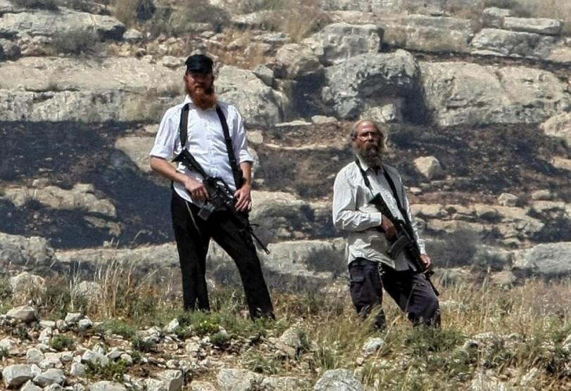 مستوطنون يقيمون بؤرة رعوية على أراضي قرية المغير