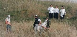 مستوطنون يعتدون بالضرب على مواطنين في سلفيت