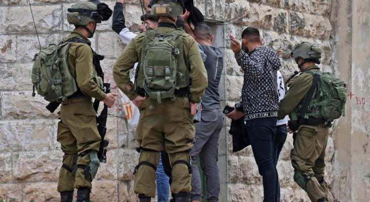الاحتلال يعتقل 9 فلسطينيين من الضفة والقدس