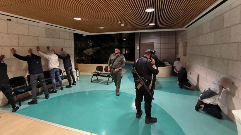 الاحتلال يشن حملة اعتقالات في صور باهر