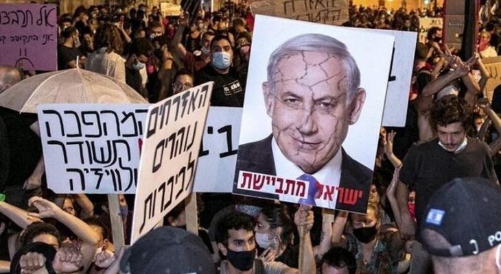 آلاف المتظاهرين أمام منزليّ نتنياهو في القدس وتل أبيب