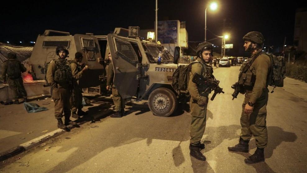 الاحتلال يعتقل 11 فلسطينيًا من الضفة الغربية