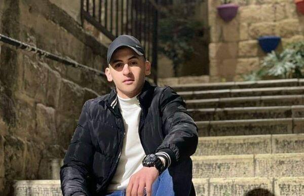 الاف المواطنين يشيعون جثمان الشهيد بدر المصري في نابلس