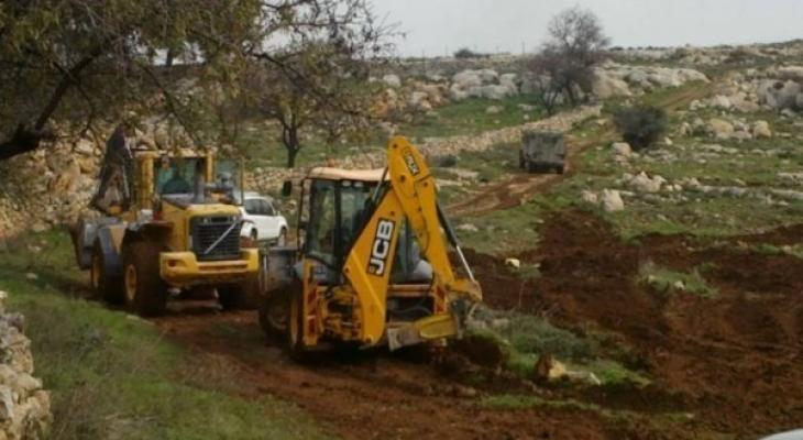 السلطات الإسرائيلية تجرف موقفا للشاحنات في باقة الغربية بأراضي الـ48