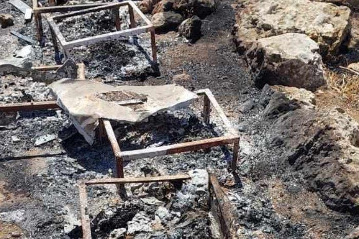 مستوطنون يحرقون ٢٠ خلية نحل جنوب الخليل