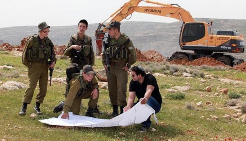 قوات الاحتلال تستولي على أراضٍ لصالح طريق استيطانية جنوب نابلس