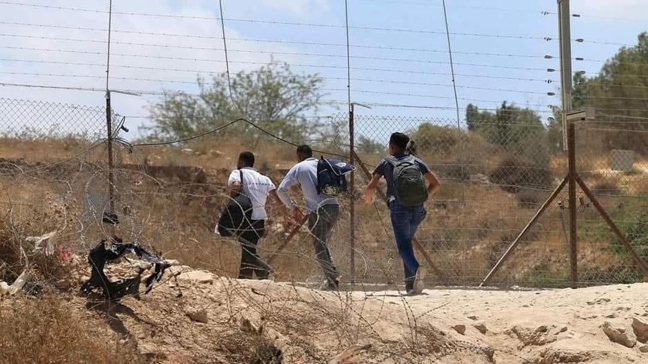 إصابة عامل واحتجاز 3 فلسطينيات قرب الجدر الفاصل