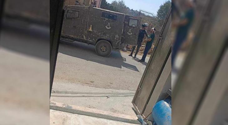 الاحتلال يعتقل والد وشقيق منفذ عملية حوارة من نابلس