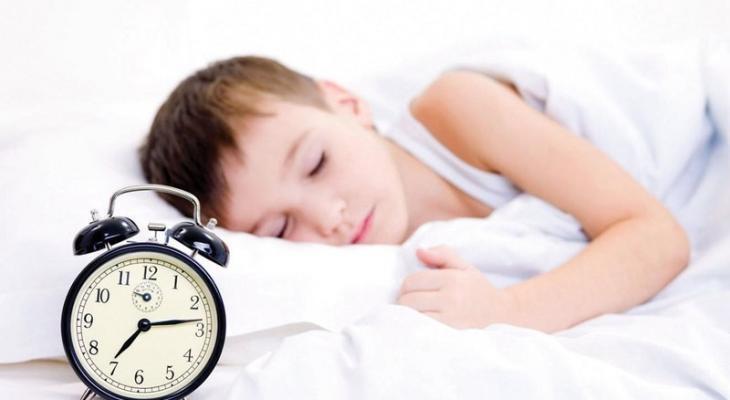 كيف أضبط الساعة البيولوجية للنوم عند طفلي؟