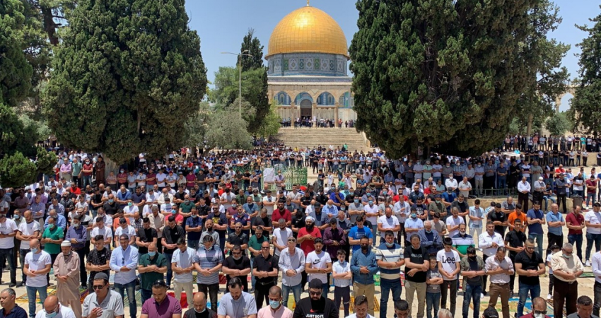 45 ألفا يؤدون صلاة الجمعة في المسجد الأقصى المبارك