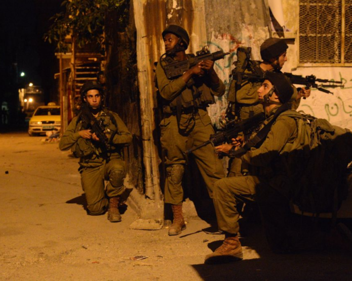 اصابات واعتقلت في مخيم الدهيشة