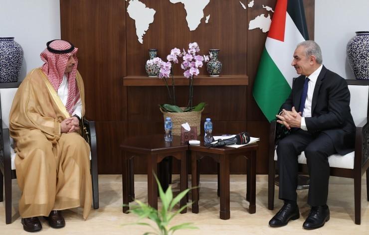 سفير السعودية يسلم الأونروا المساهمة السنوية المقررة للوكالة بقيمة مليونيْ دولار