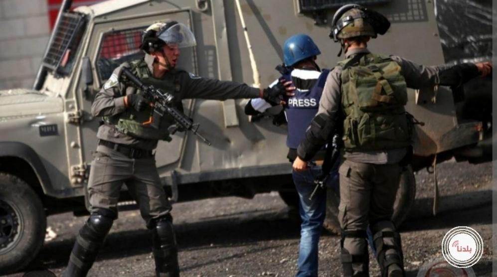 اعتقال الزميل عبد الناصر اللحام والاعتداء على والده