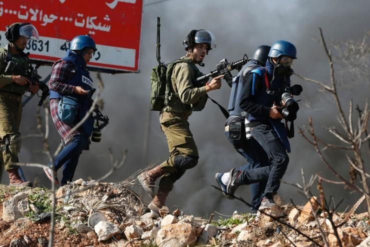 حملة اعتقالات إسرائيلية تطال 97 فلسطينيًا من الضفة الغربية والقدس