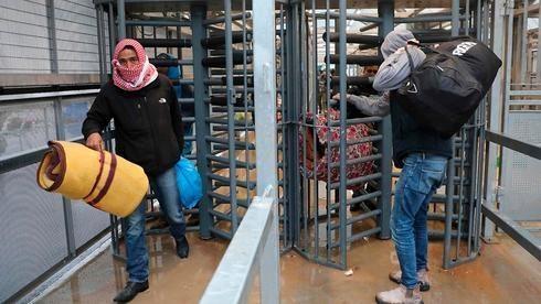 وزير الزراعة الإسرائيلي يطالب بالسماح بدخول عمال الضفة إلى إسرائيل