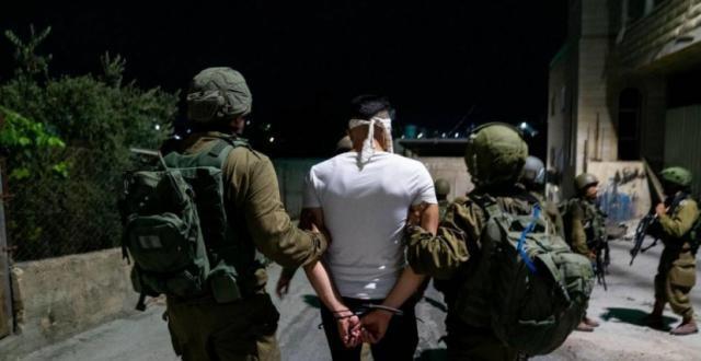 حملة اعتقالات إسرائيلية تطال 43 فلسطينيًا من الضفة الغربية