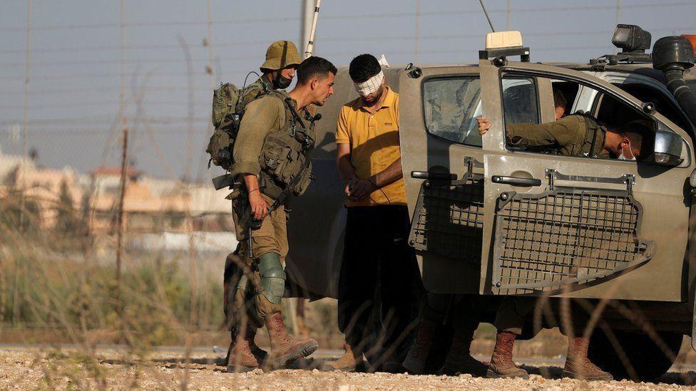  الاحتلال يعتقل 29 فلسطينيًا من الضفة الغربية