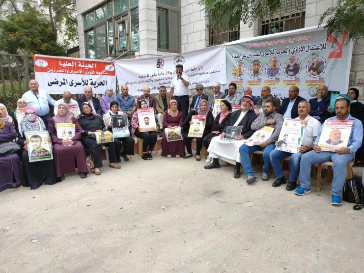 البيرة: اعتصام أمام الصليب الأحمر إسنادا للأسرى في سجون الاحتلال