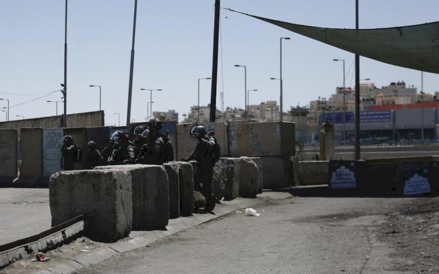 الاحتلال يطلق الرصاص على فتاة عند حاجز قلنديا
