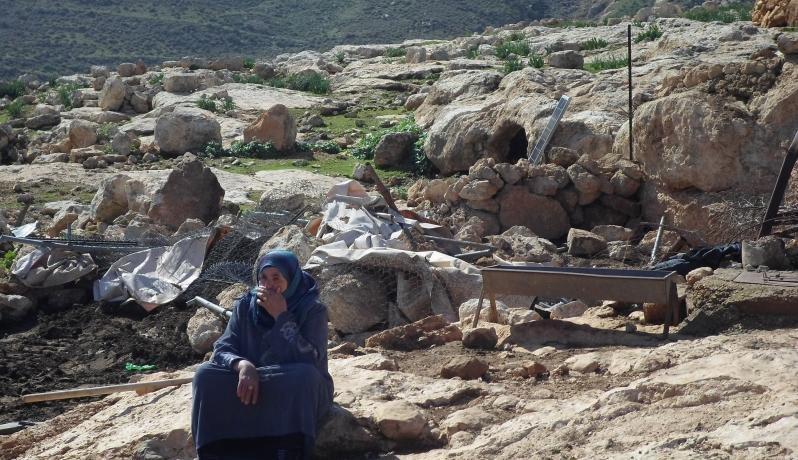 الاحتلال يجبر نحو 20 عائلة في خربة طانا شرق نابلس على مغادرتها