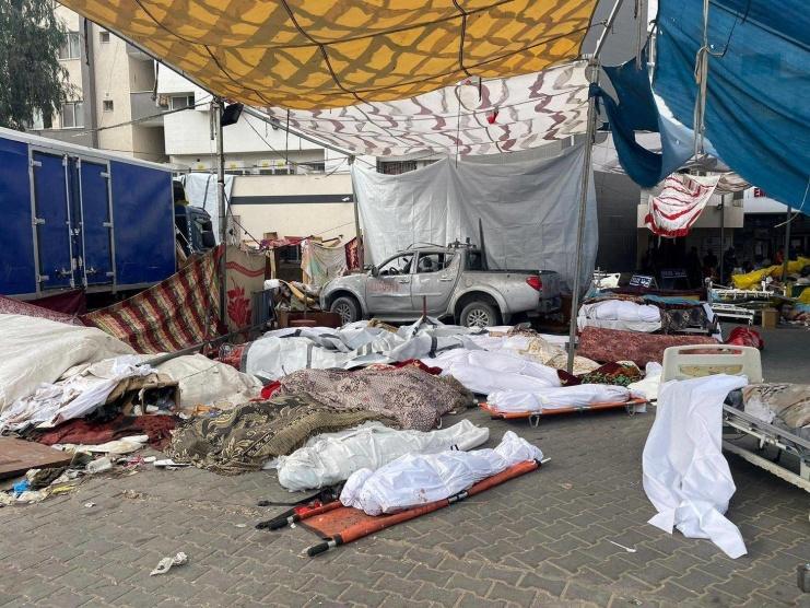 منظمة دولية: إسرائيل تحول مباني مجمع الشفاء في غزة مركزا للاعتقال والتنكيل