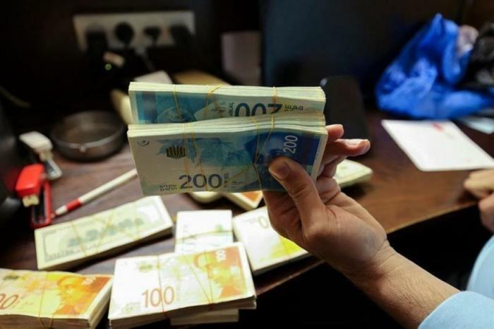 المالية: صرف سلفة من البنوك للموظفين والمتقاعدين بنسبة 50% الأربعاء